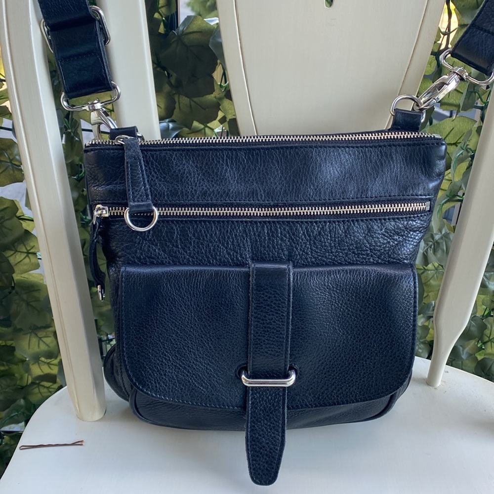 Roots Classic Black Leather Crossbody Shoulder Bag